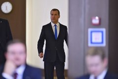 Медведев призвал сохранить текущий уровень налогообложения
