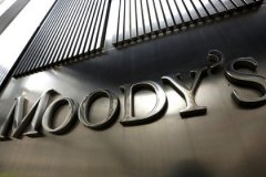Moody's на одну ступень понизило рейтинг российских гособлигаций