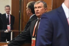 В «Роснефти» опровергли информацию об отставке Сечина