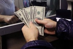 Торжество валюты. В Донбассе пенсии будут выплачивать в долларах и евро