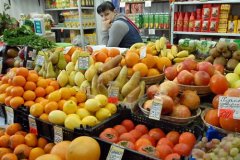 Цены в магазинах: пора рубли менять на капусту фото