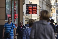 Минэкономразвития предсказало рост курса доллара до 70 рублей