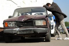 Кризис заставил россиян не мыть машины и чинить их самостоятельно