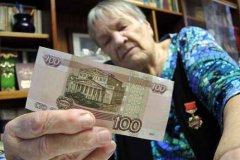 Дмитриеву опровергают: у работающих пенсию не отнимут