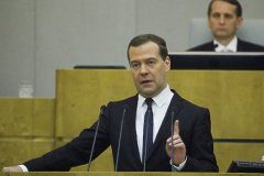Медведев: экономике России непросто, но ответные санкции сняты не будут