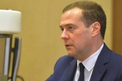 Медведев пообещал пенсии не повышать