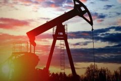 Эксперт: Россия может себе позволить не сокращать добычу нефти