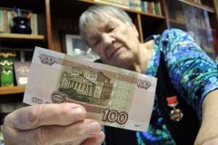 Медведев снизил прожиточный минимум до 9889 рублей