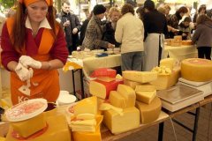 Россияне вынуждены отказываться от сыра и масла