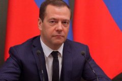 Медведев в Кирове ответил рабочему, испугавшемуся будущего
