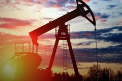 Нефть снова дорожает по политическим причинам с подачи США