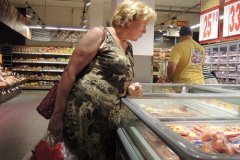 Треть россиян не может купить колбасу: опрос шокировал